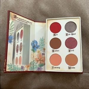 Eyeshadow never used.Make an Offer